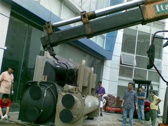 揭阳市随车吊和汽车吊的核心区别是什么？哪种更省钱？