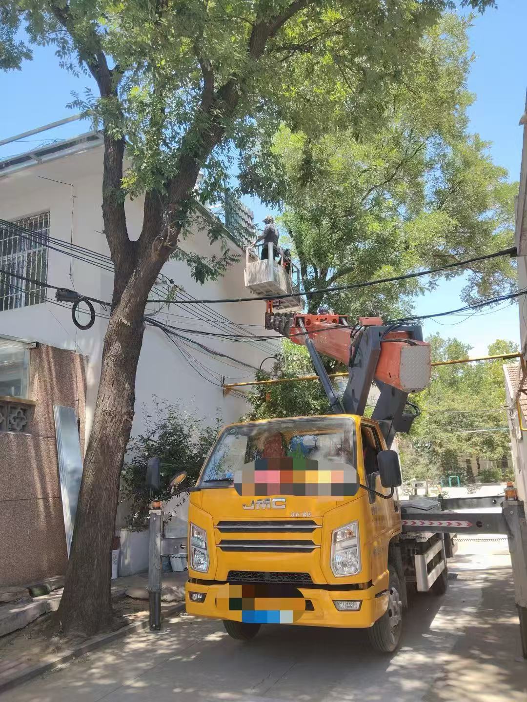 揭阳市高空作业车能吊装重物吗？最大承载多少公斤？